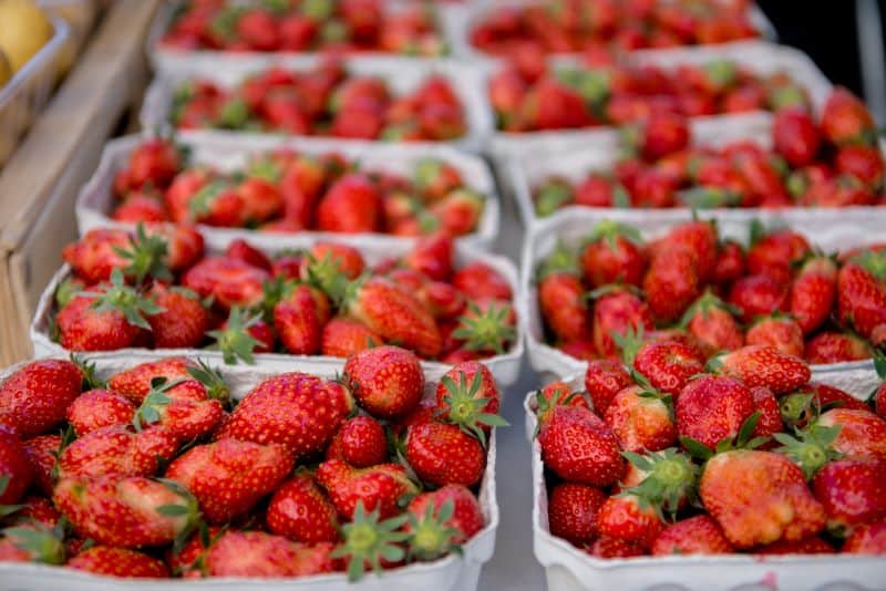 Farmers markets in Kansas City - fresh strawberries in boxes