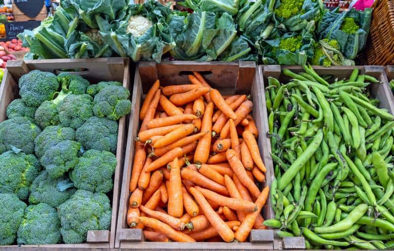 Farmers markets in Kansas City - bins of broccoli, carrots and green beans for sale
