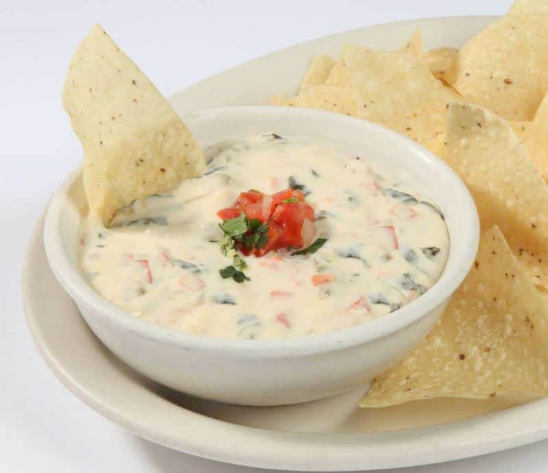 Free espinaca - bowl of espinaca queso dip with tortilla chips