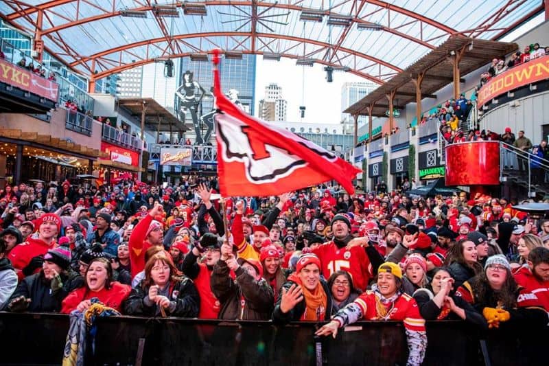 Super Bowl watch parties in Kansas City - crowd at KC Live Block