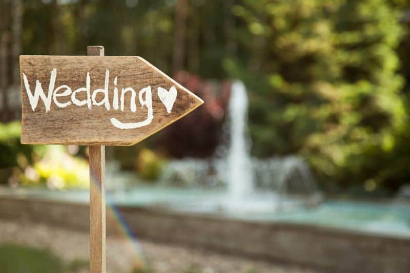 bridal fairs and wedding shows in Kansas City - wooden sign pointing to wedding