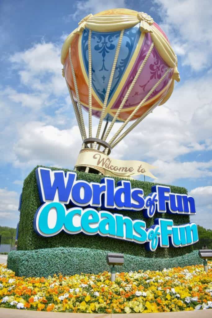 Worlds of Fun ticket discounts - Worlds of Fun balloon sign at entrance